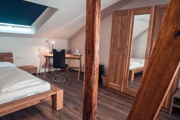 Doppelzimmer mit Arbeitsmöglichkeit Hotel Schwarzer Adler Tiefenbronn
